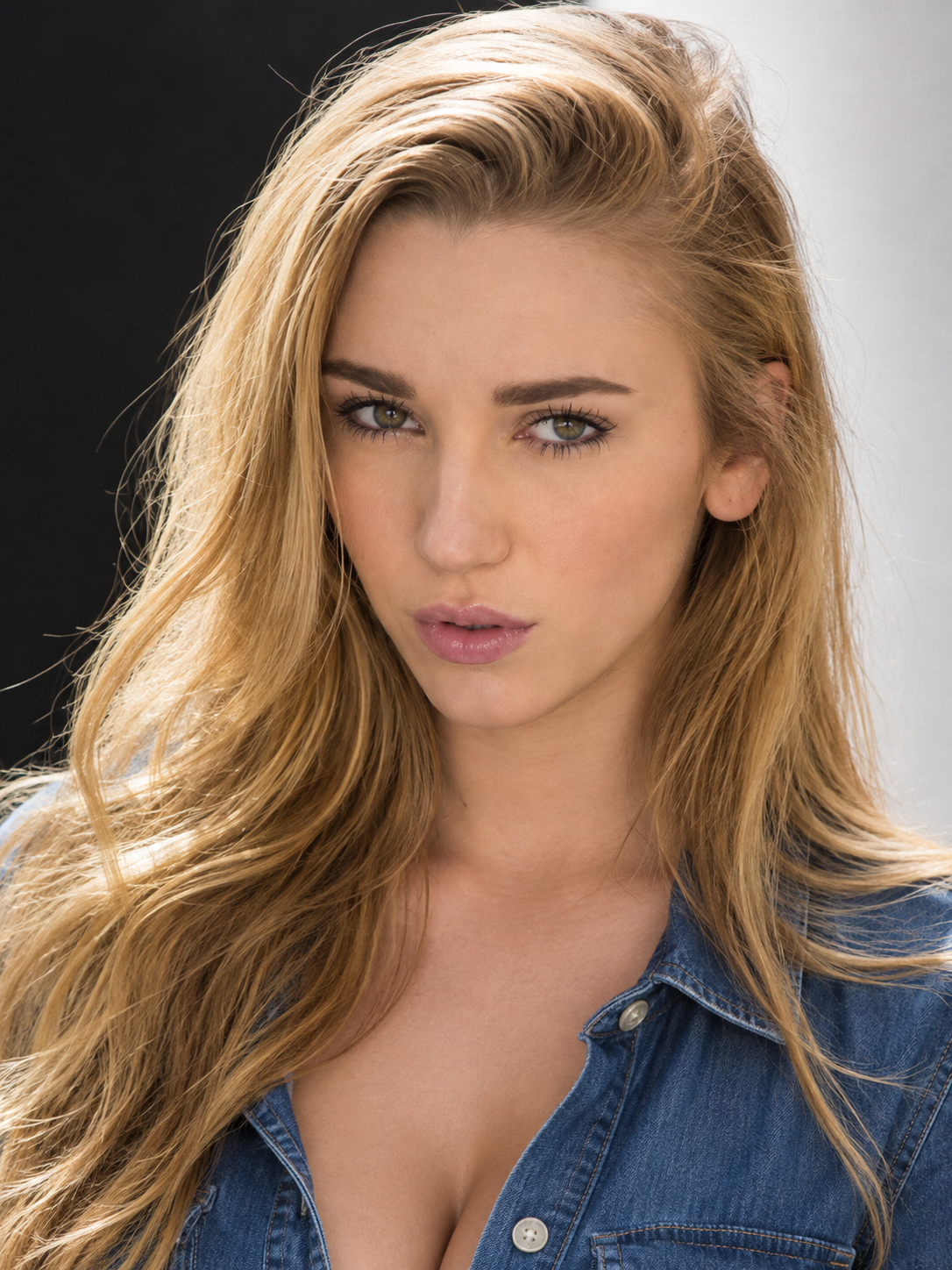 Who is Kendra Sunderland? Bio, Age, Height, Career & Net Worth 2026